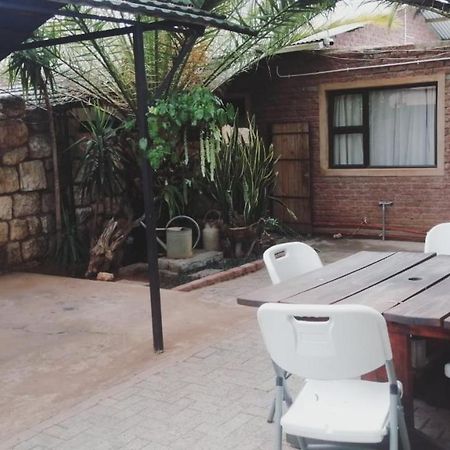 Tsumeb Backpackers & Safari Hostel Exterior photo